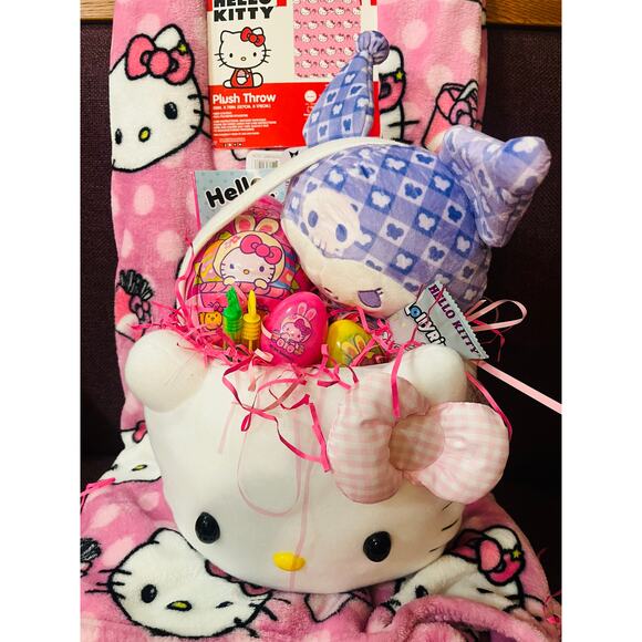 Hello kitty plush bucket with 50 x 70 adorable playful throw ,HK chalk and book - Picture 4 of 7